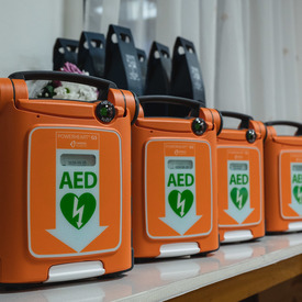 Župan odovzdal posledné 4 defibrilátory