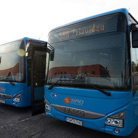 Cestujúci pozor, od nedele jazdia autobusy aj vlaky podľa nového poriadku