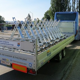 Cykloautobusy počas víkendov využívajú desiatky cyklistov