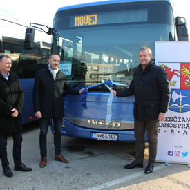 Na krajských cestách oddnes stretnete dvadsiatku nových modrých autobusov 