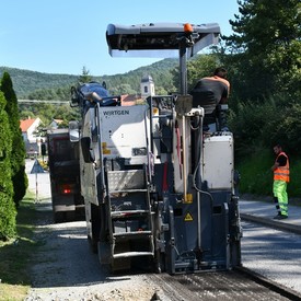 Obyvatelia obcí Veľký Klíž a Ješkova Ves sa tešia z novo zrekonštruovanej cesty.
