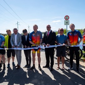 Stovky nadšencov cyklistiky otvorili spoločnou jazdou nový úsek Vážskej cyklomagistrály