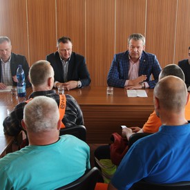 Trenčiansky župan si dnes sadol za jeden stôl so zamestnancami Správy ciest TSK