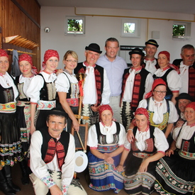 Obec Modrovka oslávila svoje 860. výročie behom okolo hradu Tematín aj folklórom; Obec Bukovec oslávila svoje 425. výročie aj írskym tancom 