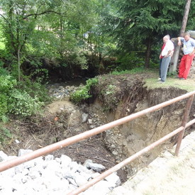 Zástupcovia Trenčianskej župy na obhliadke škôd po povodniach v okolí Bánoviec nad Bebravou