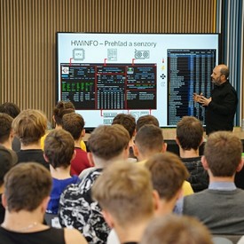Svetoví odborníci a najmodernejší hardvér v župnej priemyslovke