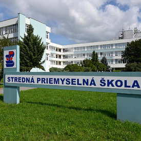 Novomestská priemyslovka má zmodernizovanú kuchyňu s jedálňou i dielne