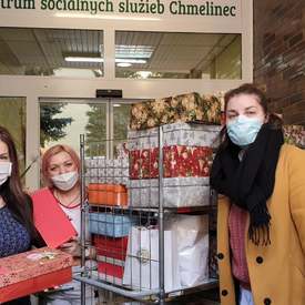 Strednej zdravotníckej škole v Považskej Bystrici sa podarilo vyzbierať 900 balíčkov pre seniorov