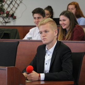 Trenčiansky samosprávny kraj oživil myšlienku Stredoškolského parlamentu. Ten má mladých ľudí podnietiť k participácii na veciach verejných 