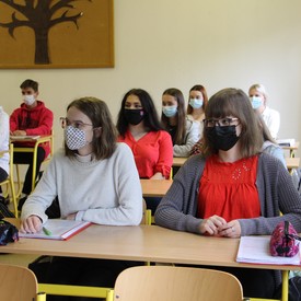 Žiaci sa vrátili do školských lavíc 