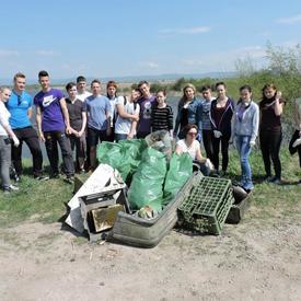 Žiaci Spojenej školy v Novákoch vyzbierali až 52 vriec odpadu 