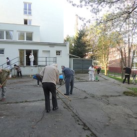 Jarná brigáda klientov považskobystrického Centra sociálnych služieb - Bystričan