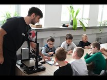 Mladí vynálezcovia vidia, ako sa ich sen mení na skutočnosť