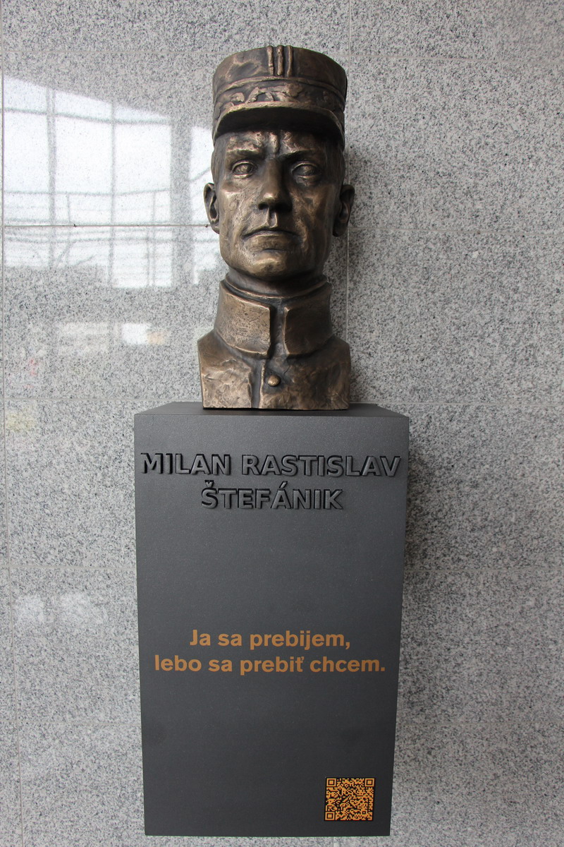 Busta Milana Rastislava Štefánika na Úrade TSK